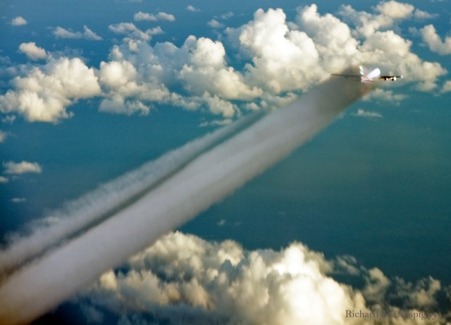 Extoplasm and contrails behind an Emirates A380 at 35,000 feet (2,000 feet below us) flying east over the Indian Ocean (Photo RDC)